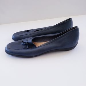Clarks Navy Flats With Bow Shoes Women's Size 9